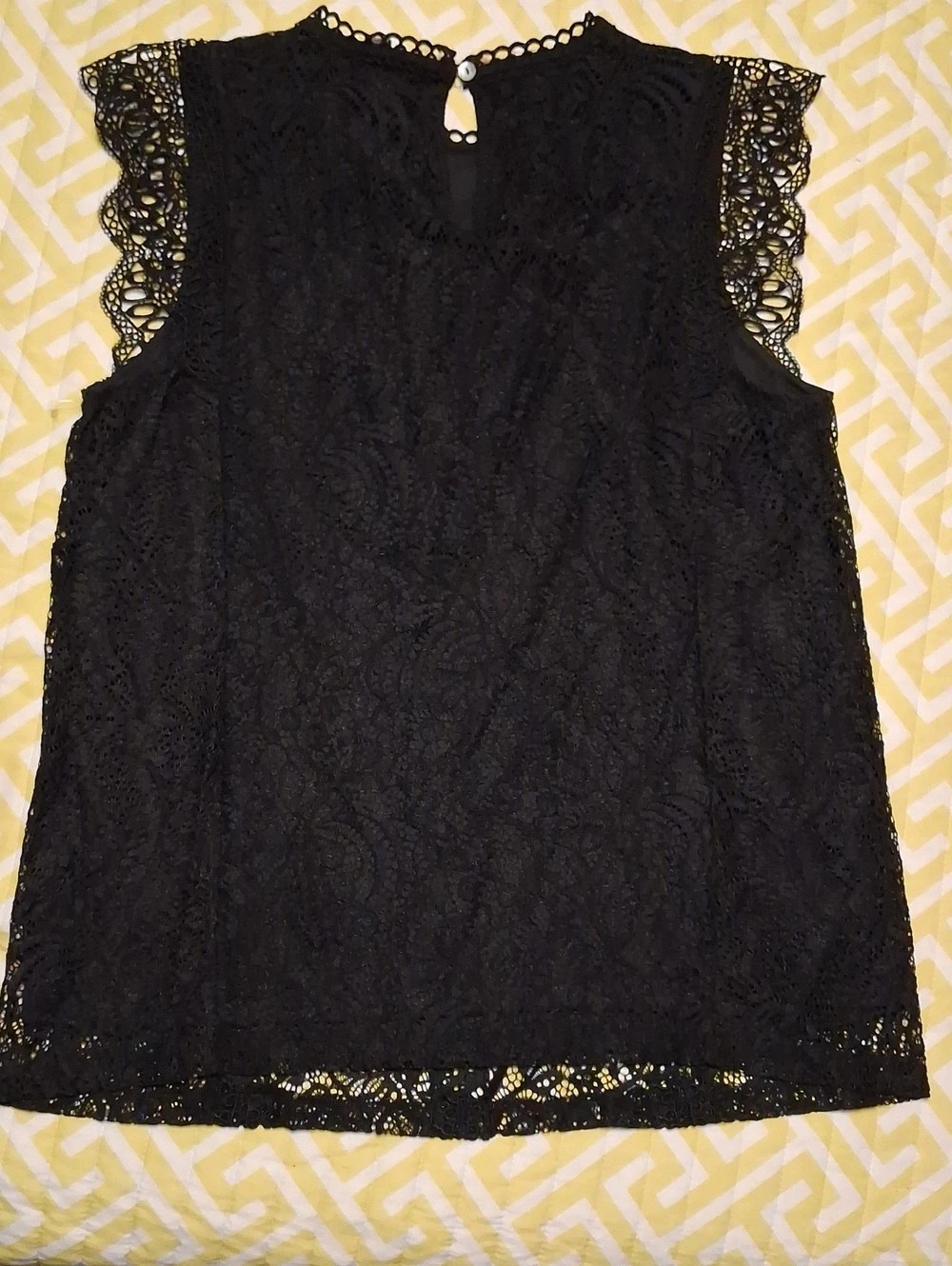 Cabi Black Lace Sleeveless Top Size Large Like New